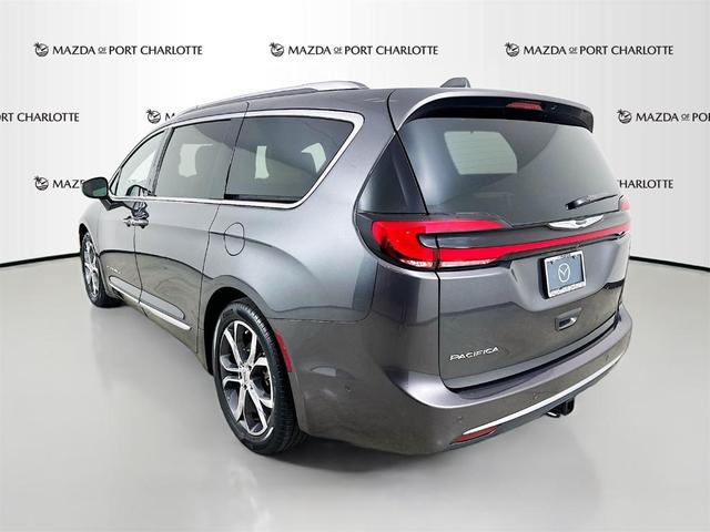 Photo of 2022 Granite Crystal Clearcoat Metallic Chrysler Pacifica