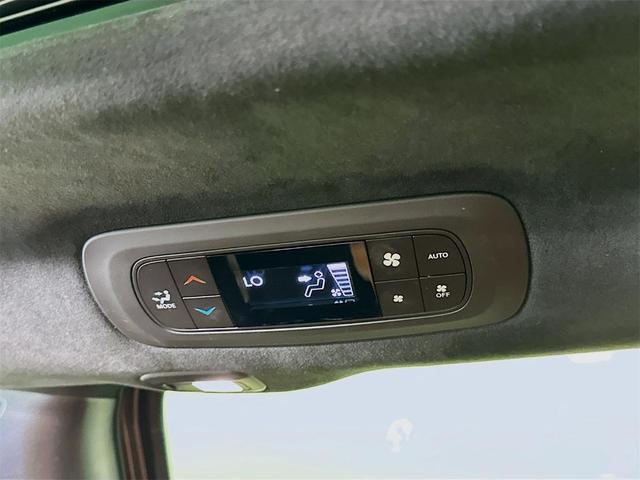 Photo of 2022 Granite Crystal Clearcoat Metallic Chrysler Pacifica
