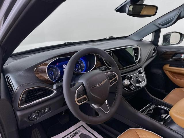 Photo of 2022 Granite Crystal Clearcoat Metallic Chrysler Pacifica