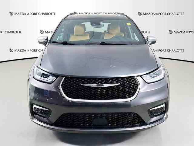 Photo of 2022 Granite Crystal Clearcoat Metallic Chrysler Pacifica