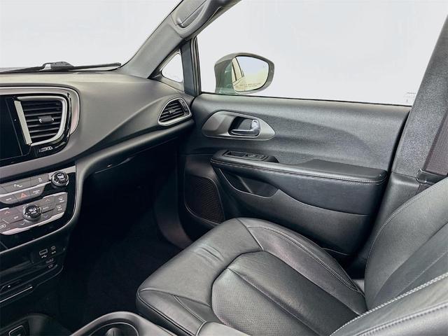 Photo of 2020 Ceramic Gray Clearcoat Chrysler Pacifica