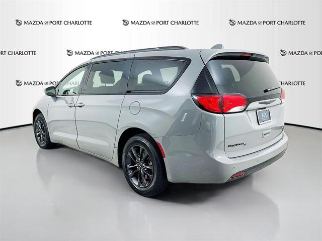Photo of 2020 Ceramic Gray Clearcoat Chrysler Pacifica