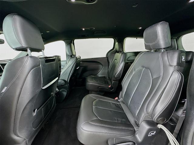 Photo of 2020 Ceramic Gray Clearcoat Chrysler Pacifica