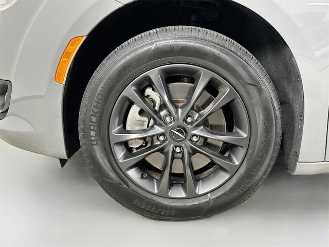 Photo of 2020 Ceramic Gray Clearcoat Chrysler Pacifica