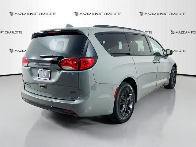 Photo of 2020 Ceramic Gray Clearcoat Chrysler Pacifica