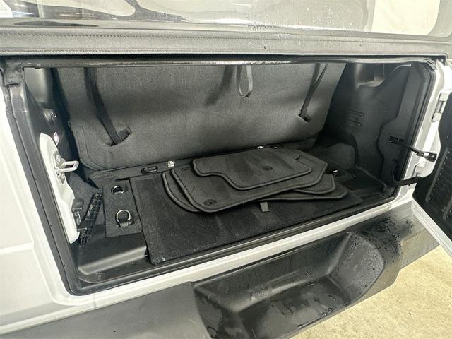 Photo of 2021 Bright White Clearcoat Jeep Wrangler
