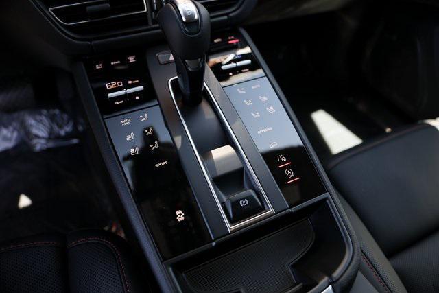 Photo of 2025 Papaya Metallic Porsche Macan