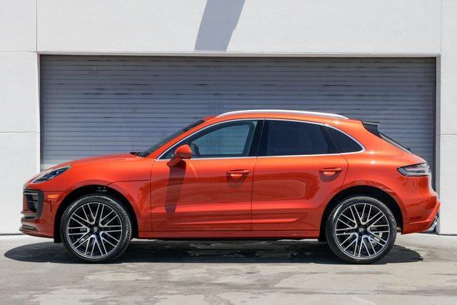 Photo of 2025 Papaya Metallic Porsche Macan