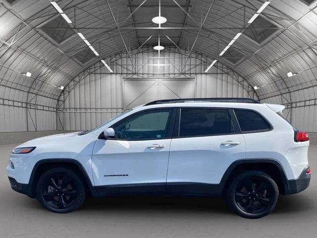 Photo of 2018 White Jeep Cherokee