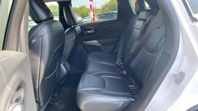 Photo of 2018 White Jeep Cherokee