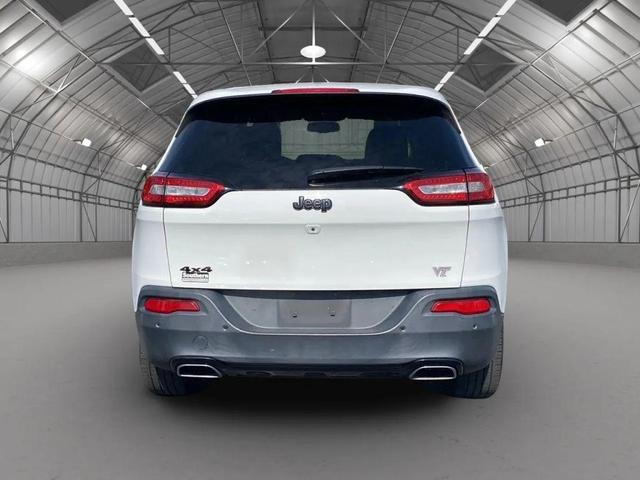 Photo of 2018 White Jeep Cherokee