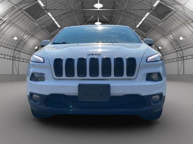 Photo of 2018 White Jeep Cherokee