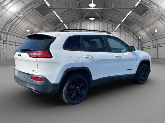 Photo of 2018 White Jeep Cherokee