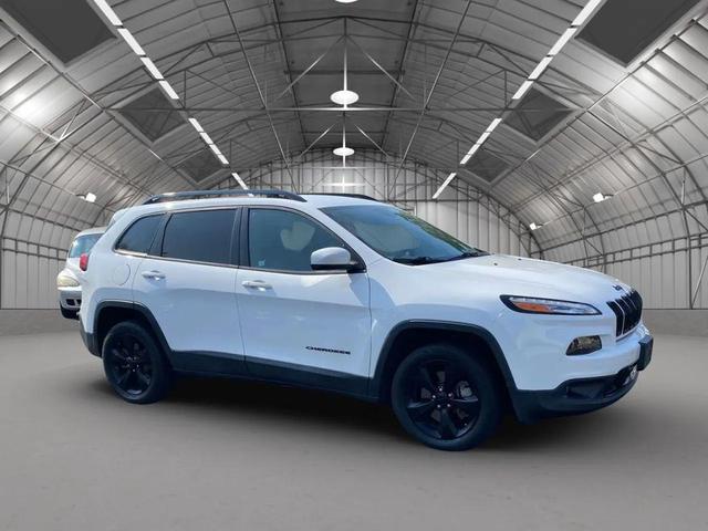 Photo of 2018 White Jeep Cherokee
