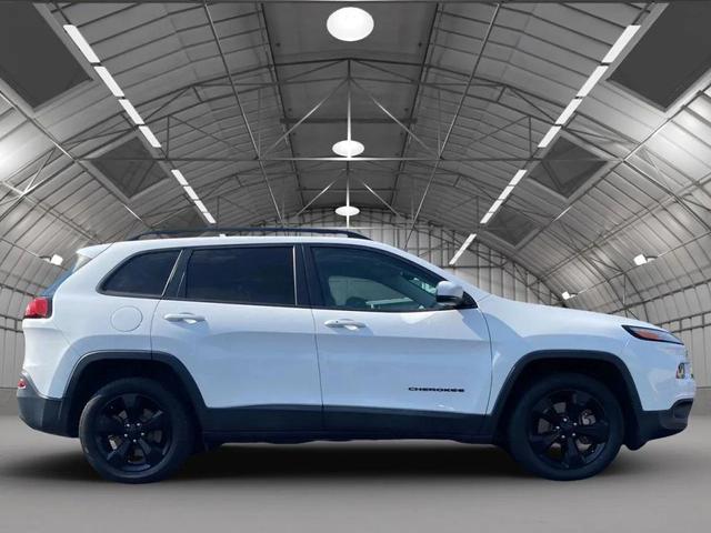 Photo of 2018 White Jeep Cherokee