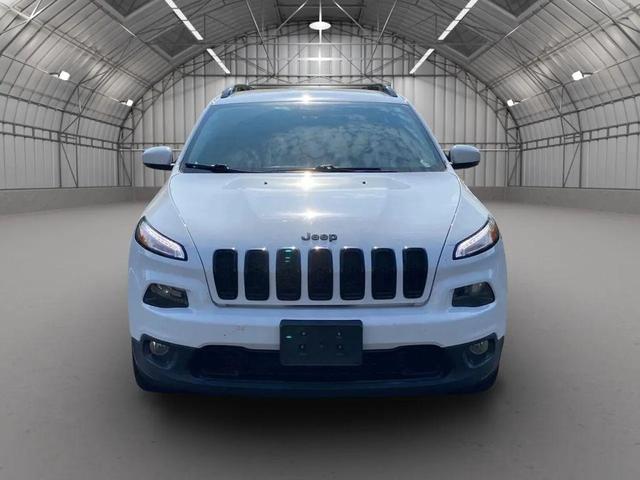 Photo of 2018 White Jeep Cherokee
