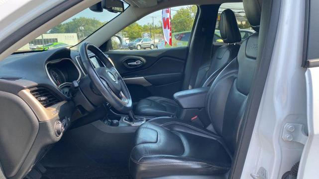Photo of 2018 White Jeep Cherokee