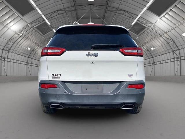Photo of 2018 White Jeep Cherokee