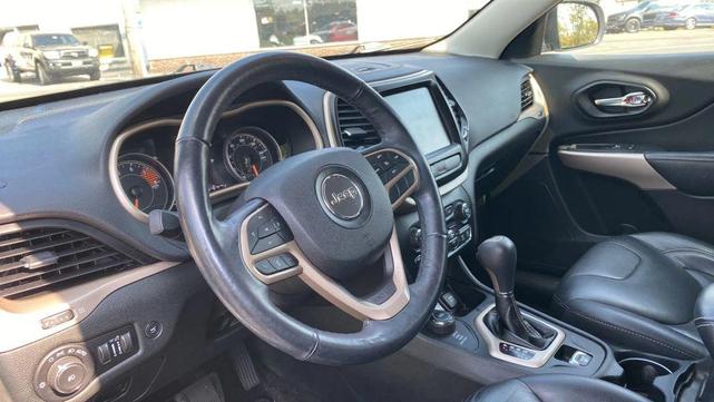 Photo of 2018 White Jeep Cherokee