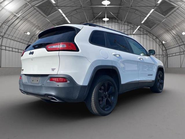 Photo of 2018 White Jeep Cherokee