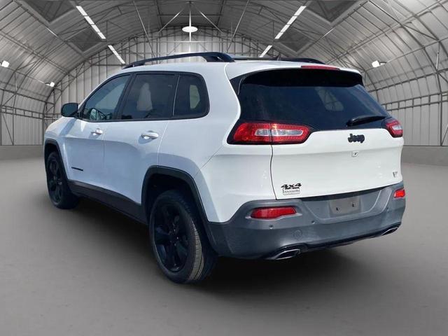 Photo of 2018 White Jeep Cherokee