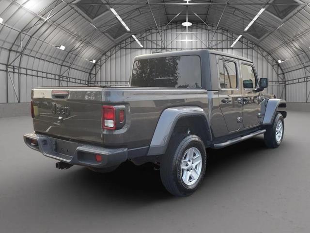 Photo of 2022 Gray Jeep Gladiator