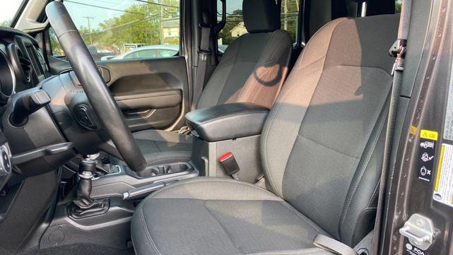 Photo of 2022 Gray Jeep Gladiator