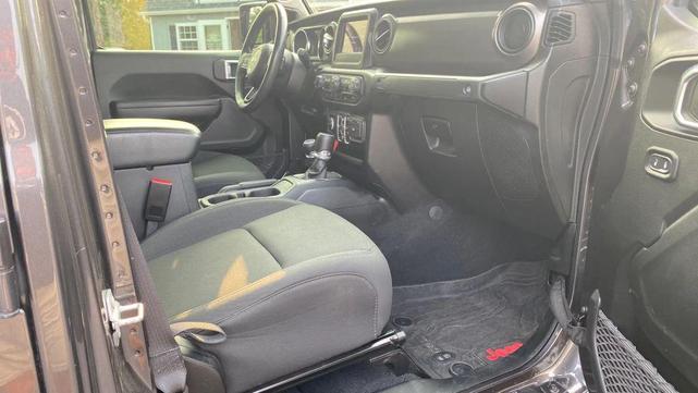 Photo of 2022 Gray Jeep Gladiator