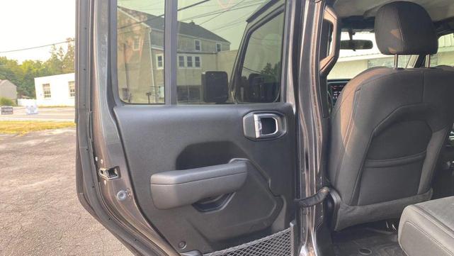 Photo of 2022 Gray Jeep Gladiator