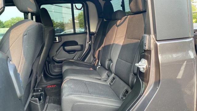 Photo of 2022 Gray Jeep Gladiator