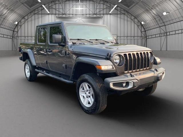 Photo of 2022 Gray Jeep Gladiator