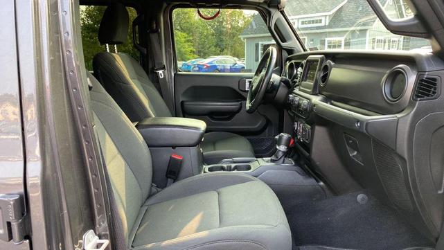 Photo of 2022 Gray Jeep Gladiator