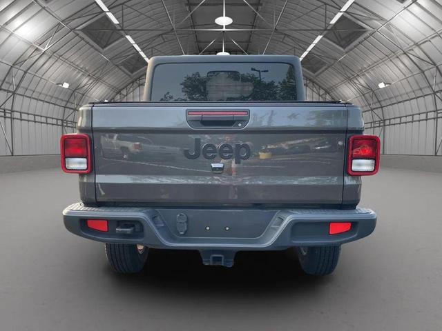 Photo of 2022 Gray Jeep Gladiator