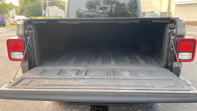 Photo of 2022 Gray Jeep Gladiator