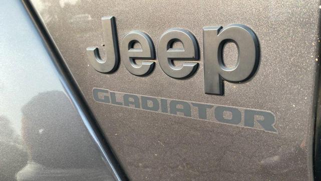 Photo of 2022 Gray Jeep Gladiator