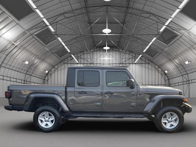 Photo of 2022 Gray Jeep Gladiator