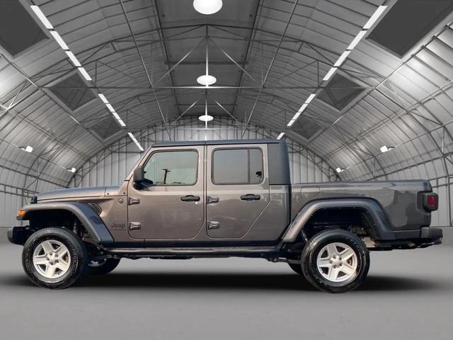 Photo of 2022 Gray Jeep Gladiator