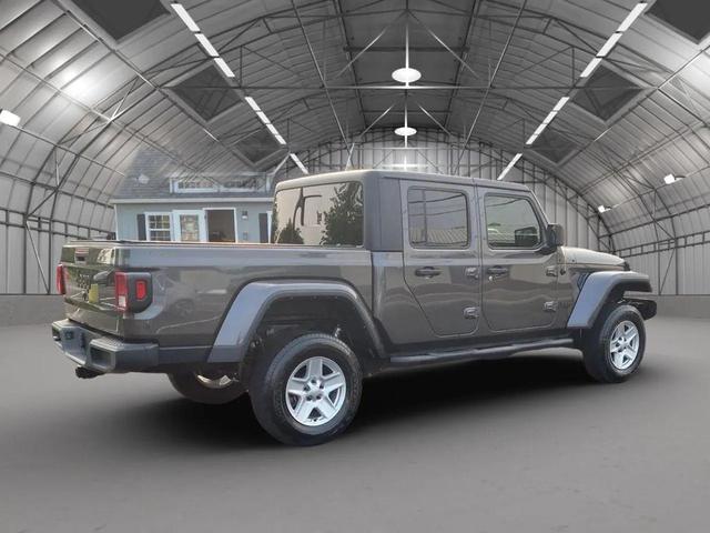 Photo of 2022 Gray Jeep Gladiator