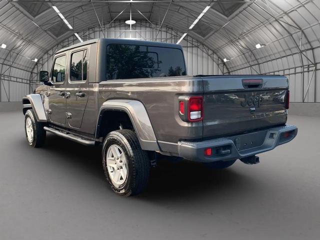 Photo of 2022 Gray Jeep Gladiator