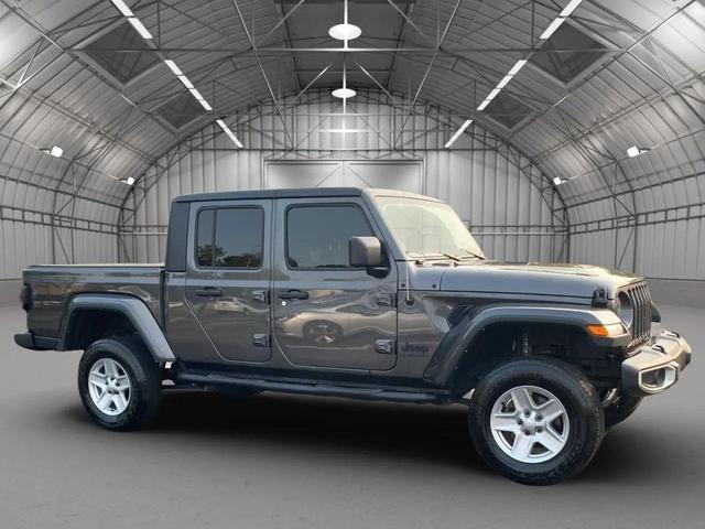 Photo of 2022 Gray Jeep Gladiator