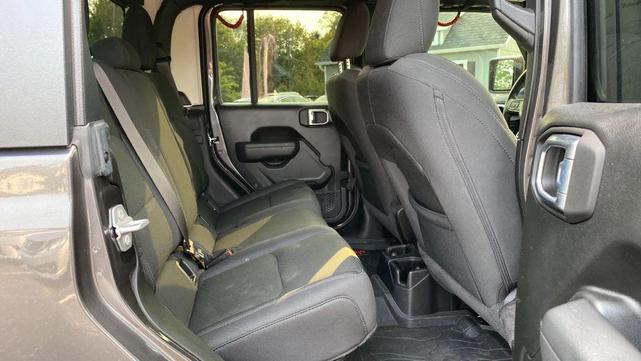 Photo of 2022 Gray Jeep Gladiator