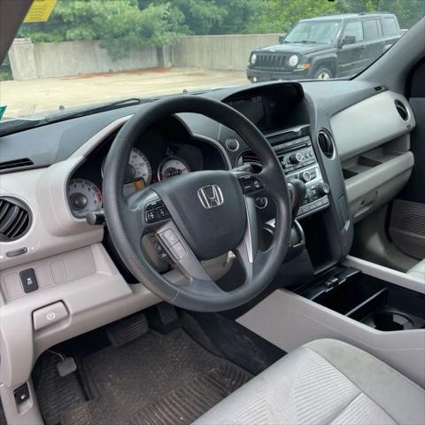 Photo of 2014 Silver Honda Pilot