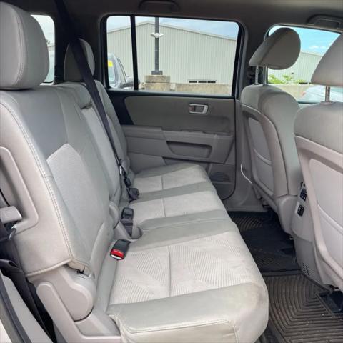 Photo of 2014 Silver Honda Pilot