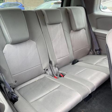 Photo of 2014 Silver Honda Pilot