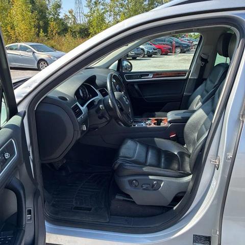 Photo of 2012 Silver Volkswagen Touareg