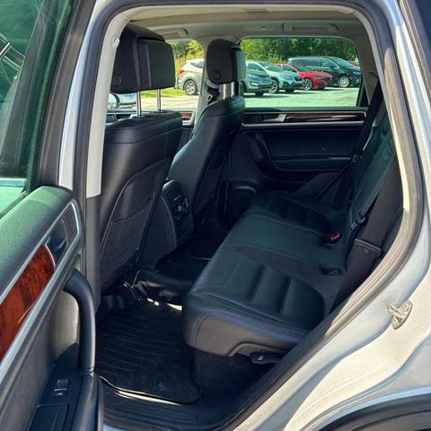 Photo of 2012 Silver Volkswagen Touareg