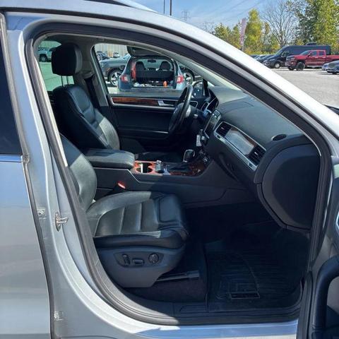 Photo of 2012 Silver Volkswagen Touareg