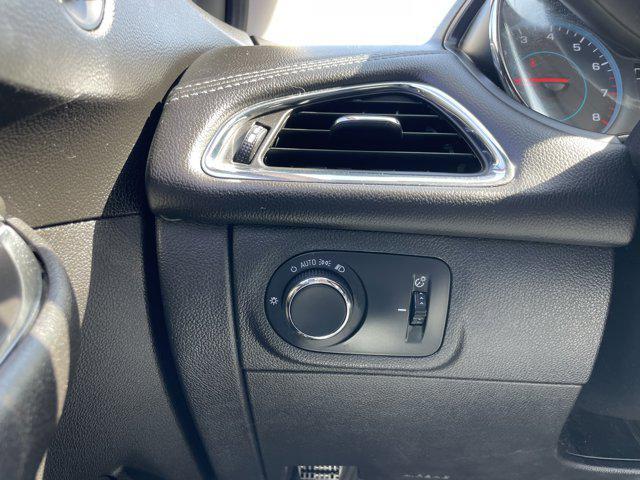 Photo of 2017 Silver Ice Metallic Chevrolet Cruze