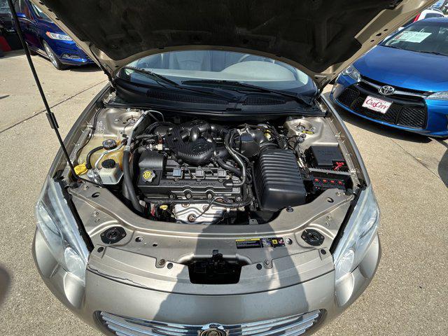 Photo of 2004 GOLD Chrysler Sebring