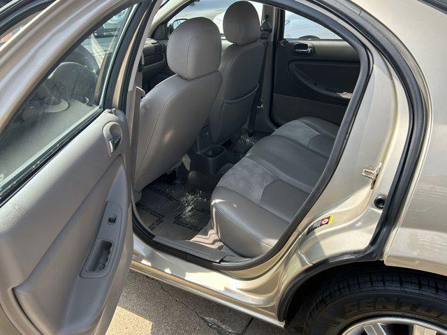 Photo of 2004 GOLD Chrysler Sebring